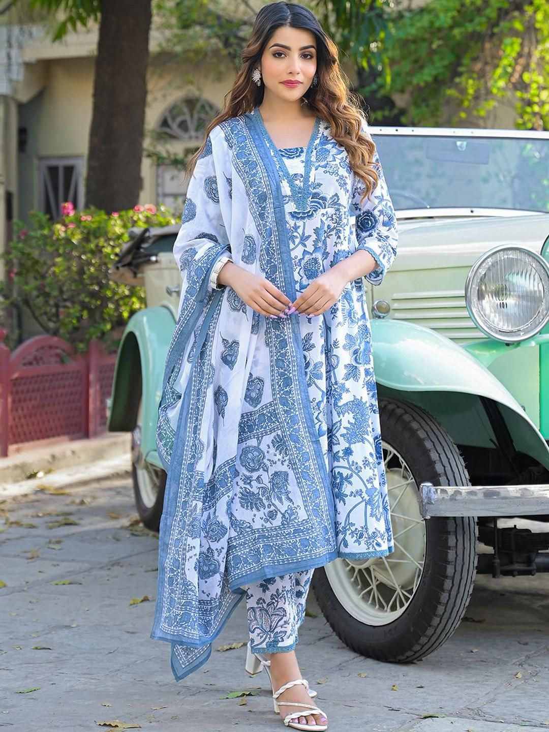 KALINI Women Blue Pure Cotton Kurta Sets