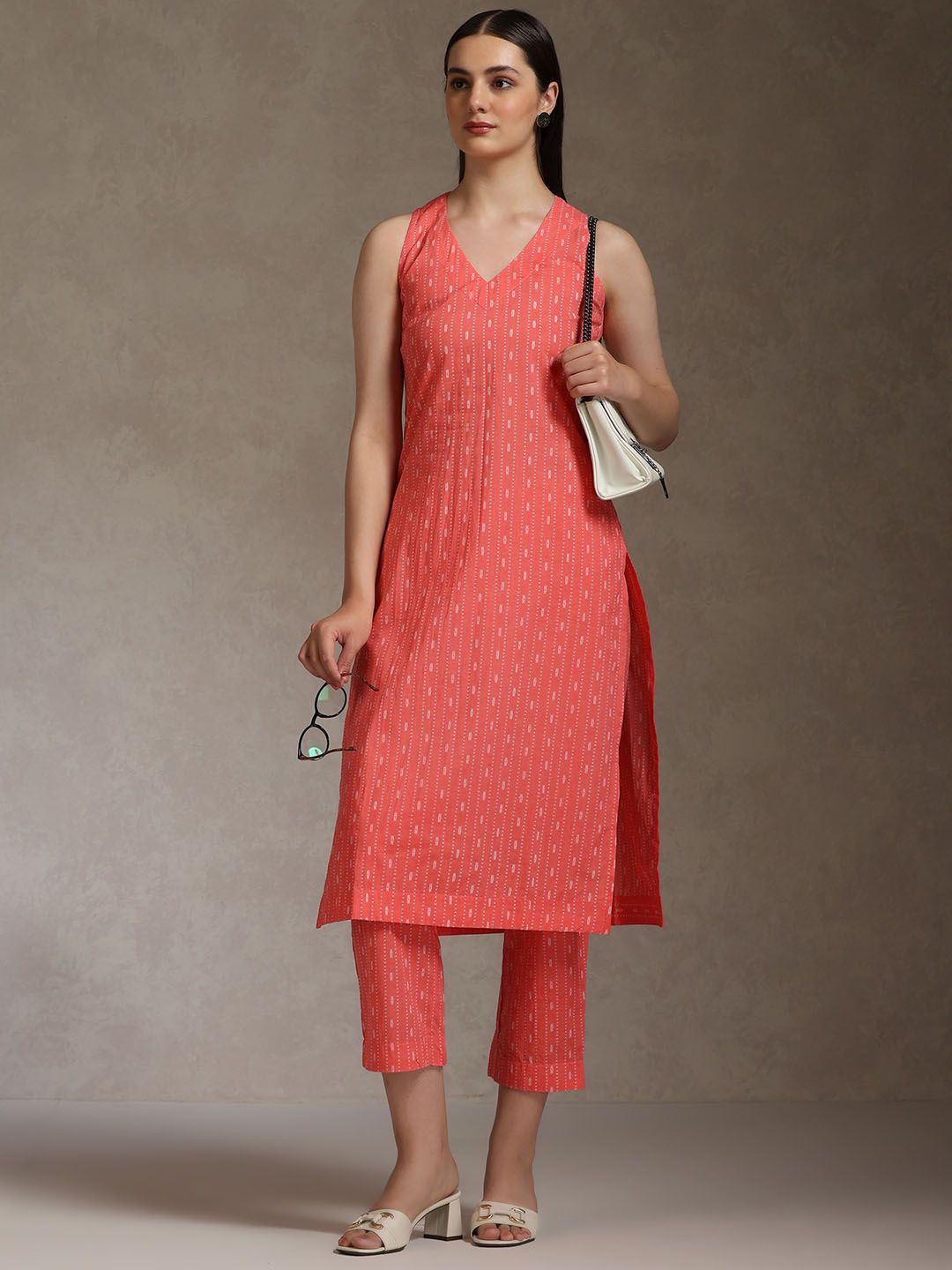 Khushal K Geometric Printed V-Neck Pure Cotton Straight Kurta With Trousers