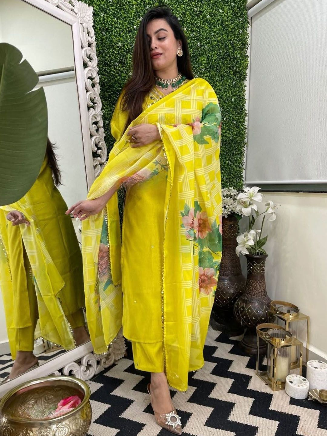 CANIZZARO Women Ethnic Motifs Embroidered Beads and Stones Regular Kurta Set With Dupatta