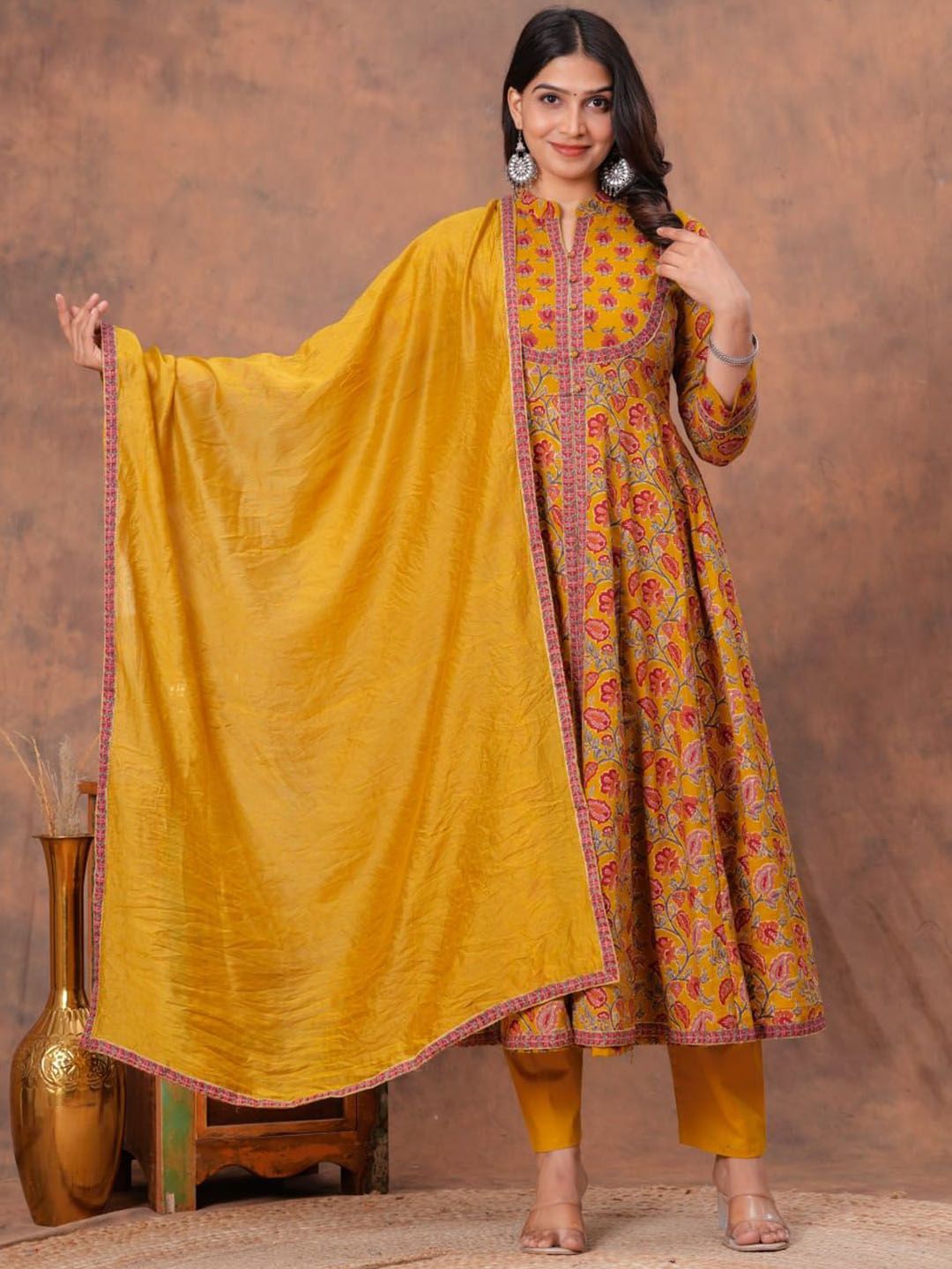 LP LABEL PEHNAVA Women Floral Printed Cotton Kurti with Trousers & Dupatta