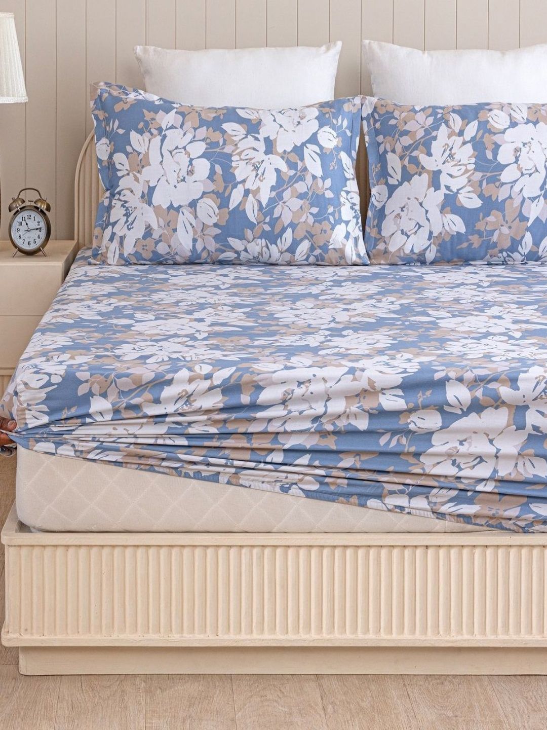 HOMEMONDE Floral Printed 210 TC Cotton Queen Bedsheet With 2 Pillow Covers-image-10