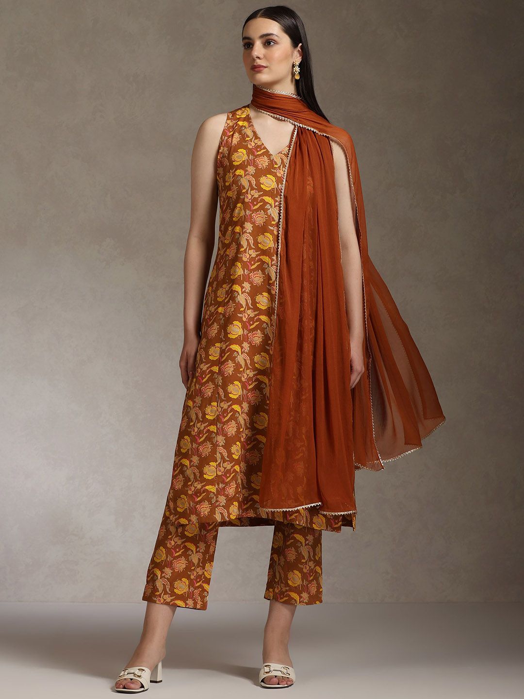 Khushal K Women Floral Printed Sleeveless Pure Cotton Kurta Set With Dupatta