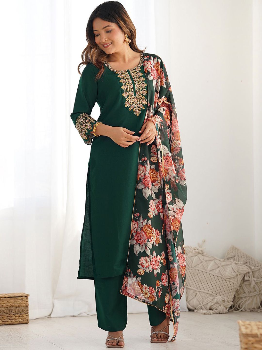 SANISA Women Ethnic Motifs Embroidered Regular Sequinned Kurta with Trousers & With Dupatta