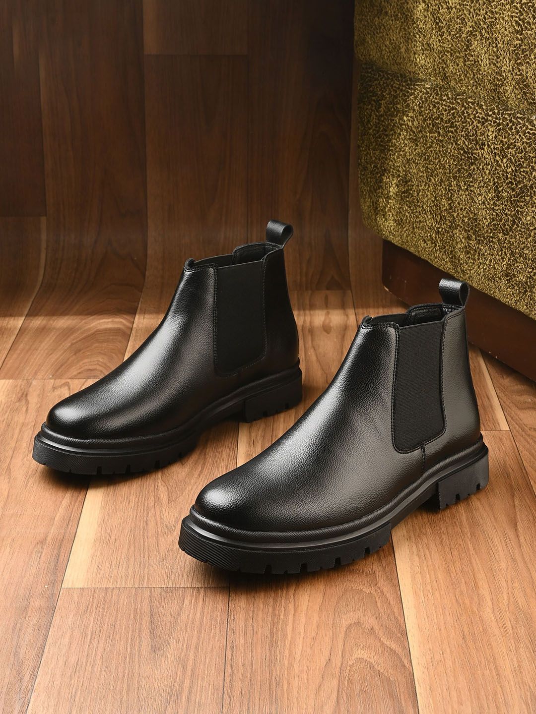 The Roadster Lifestyle Co Men Block-Heeled Chelsea Boots