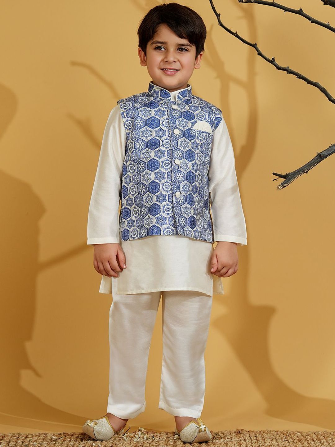 Aj DEZInES Boys Regular Kurta with Pyjamas