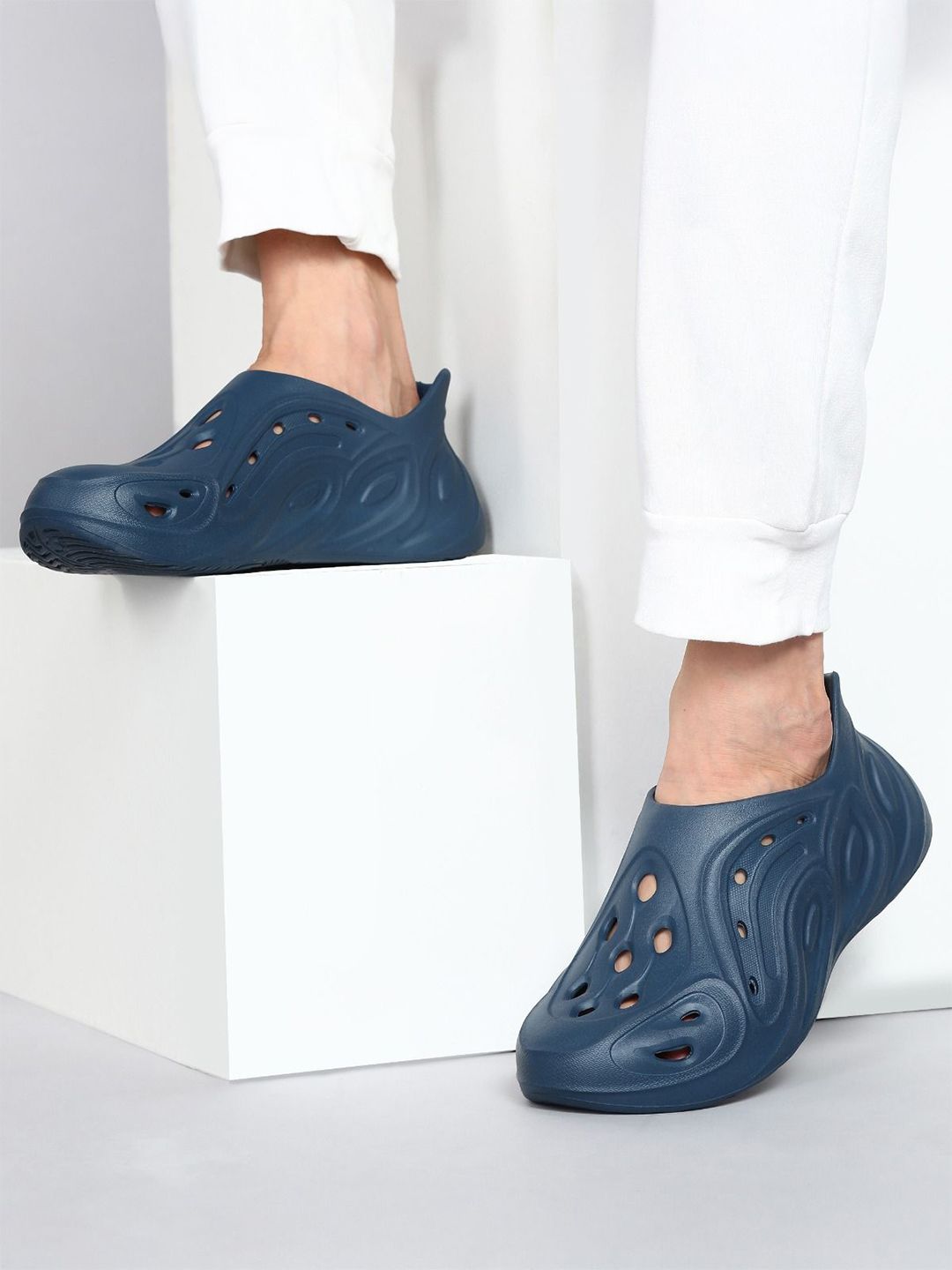 HRX by Hrithik Roshan Men Self Design Clogs-picture-47