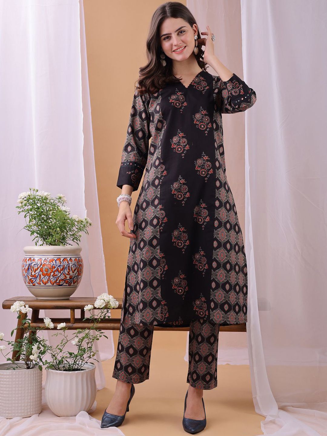 Fourleaf Women Floral Printed Regular Pure Cotton Kurta with Trousers