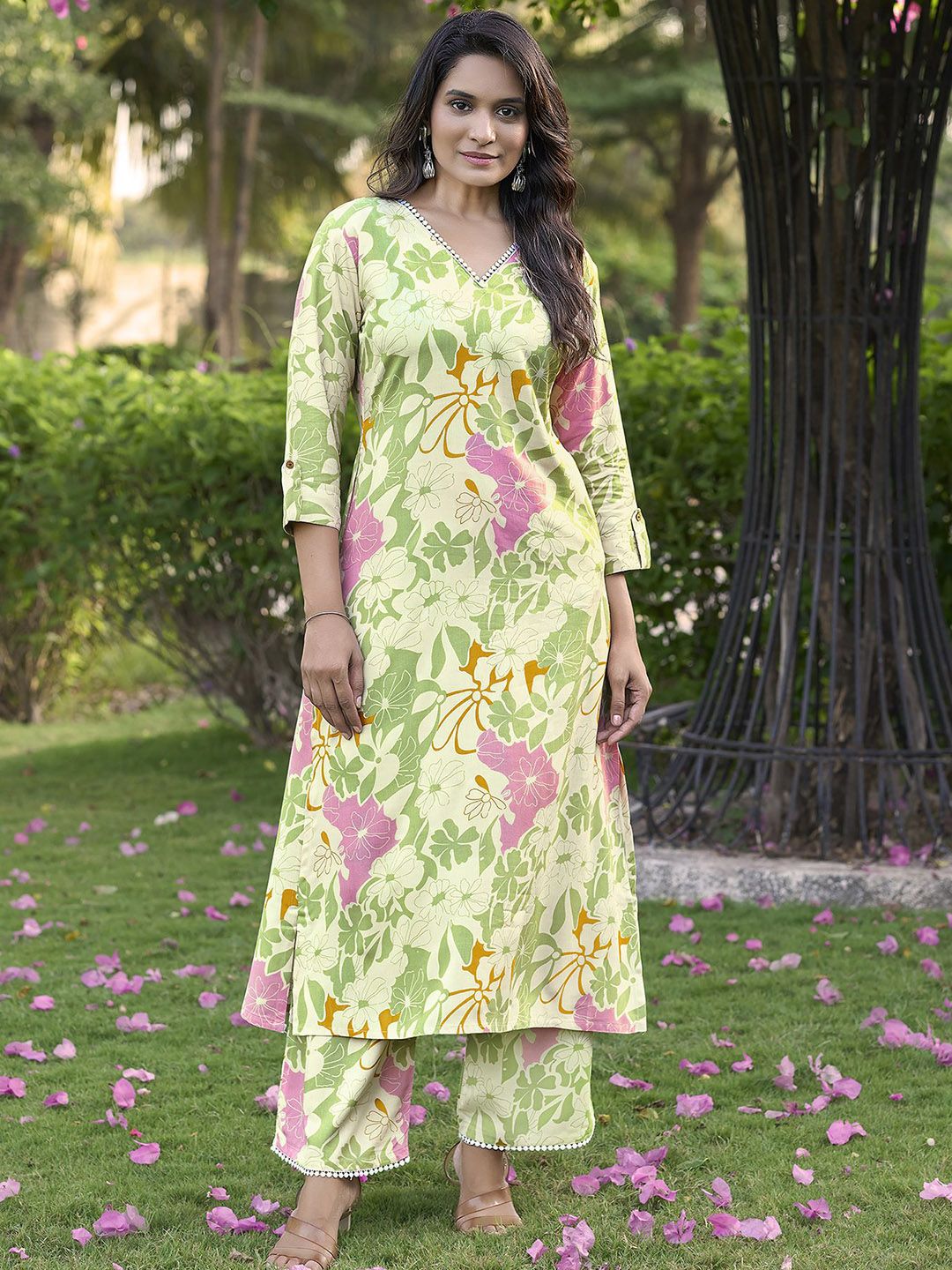 MITTOO Women Floral Printed Kurta with Palazzo