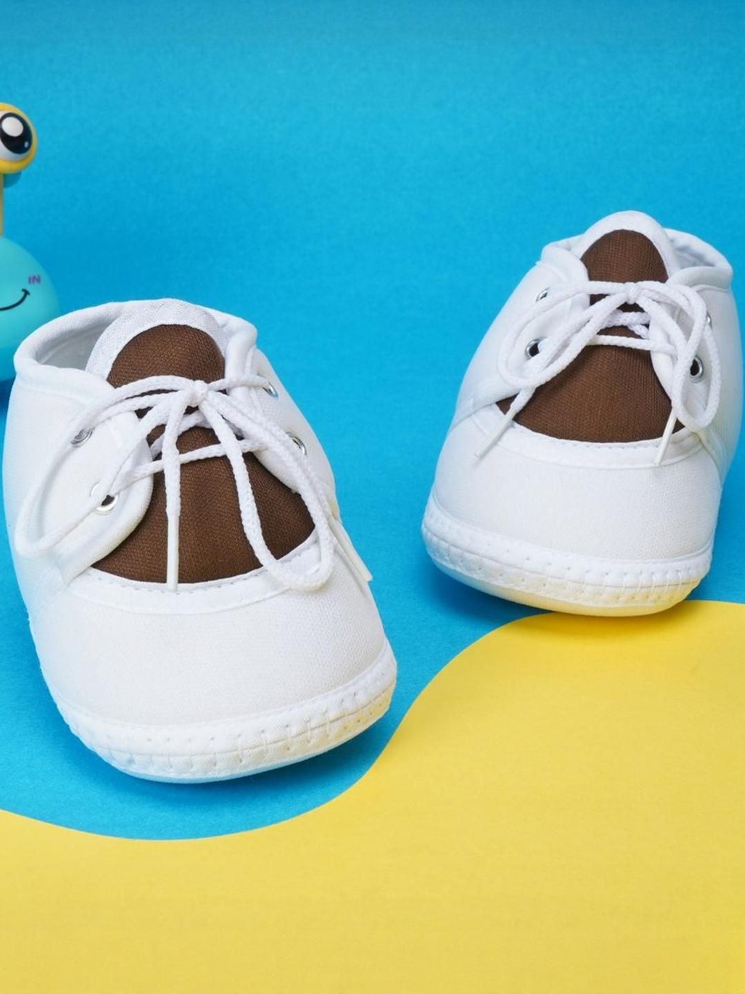 NESKA MODA Kids-Unisex White Cotton Booties-picture-31