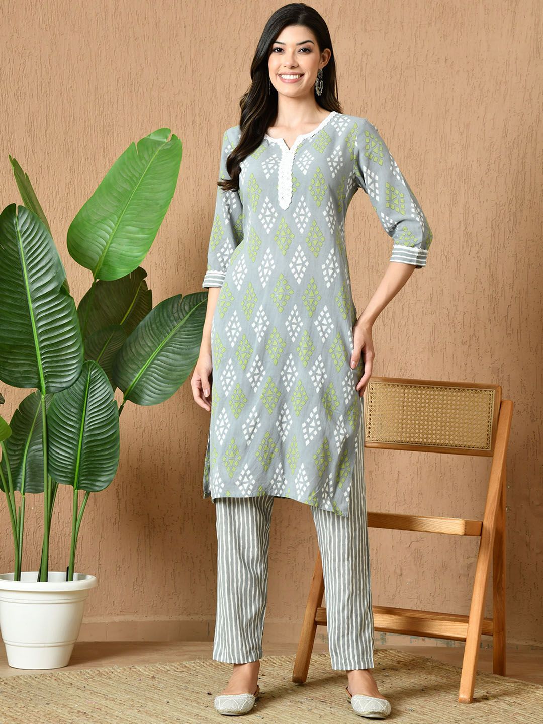 HERE&NOW Women Floral Printed Kurta with Trousers