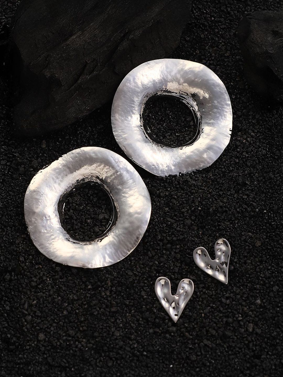 SOHI Set Of 2 Silver-Plated Halo Heart Studs Earrings Metallic Silver-picture-30