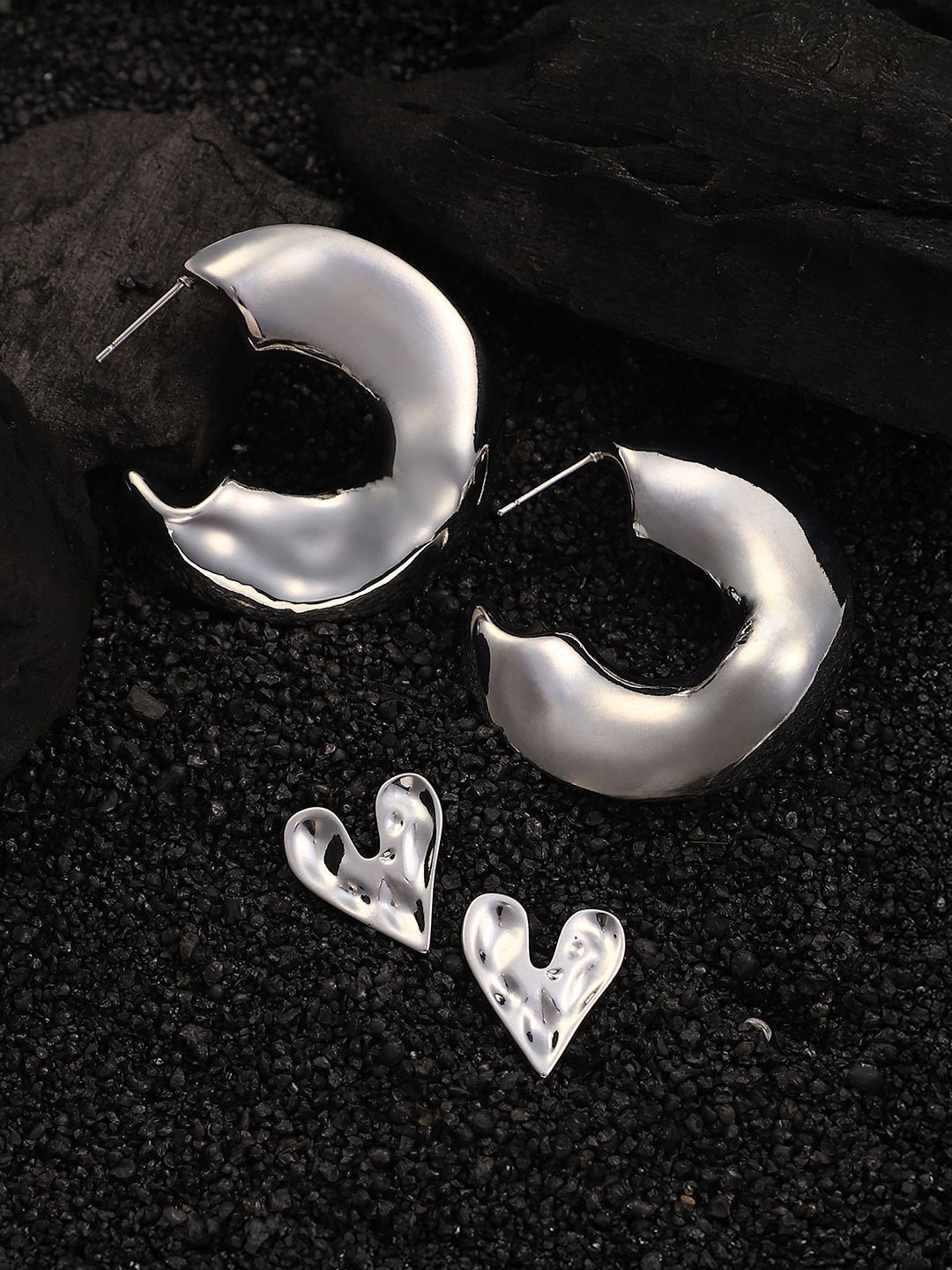 SOHI Set Of 2 Silver-Plated Simplicity Hoop Heart Shaped Studs Earrings-image-40