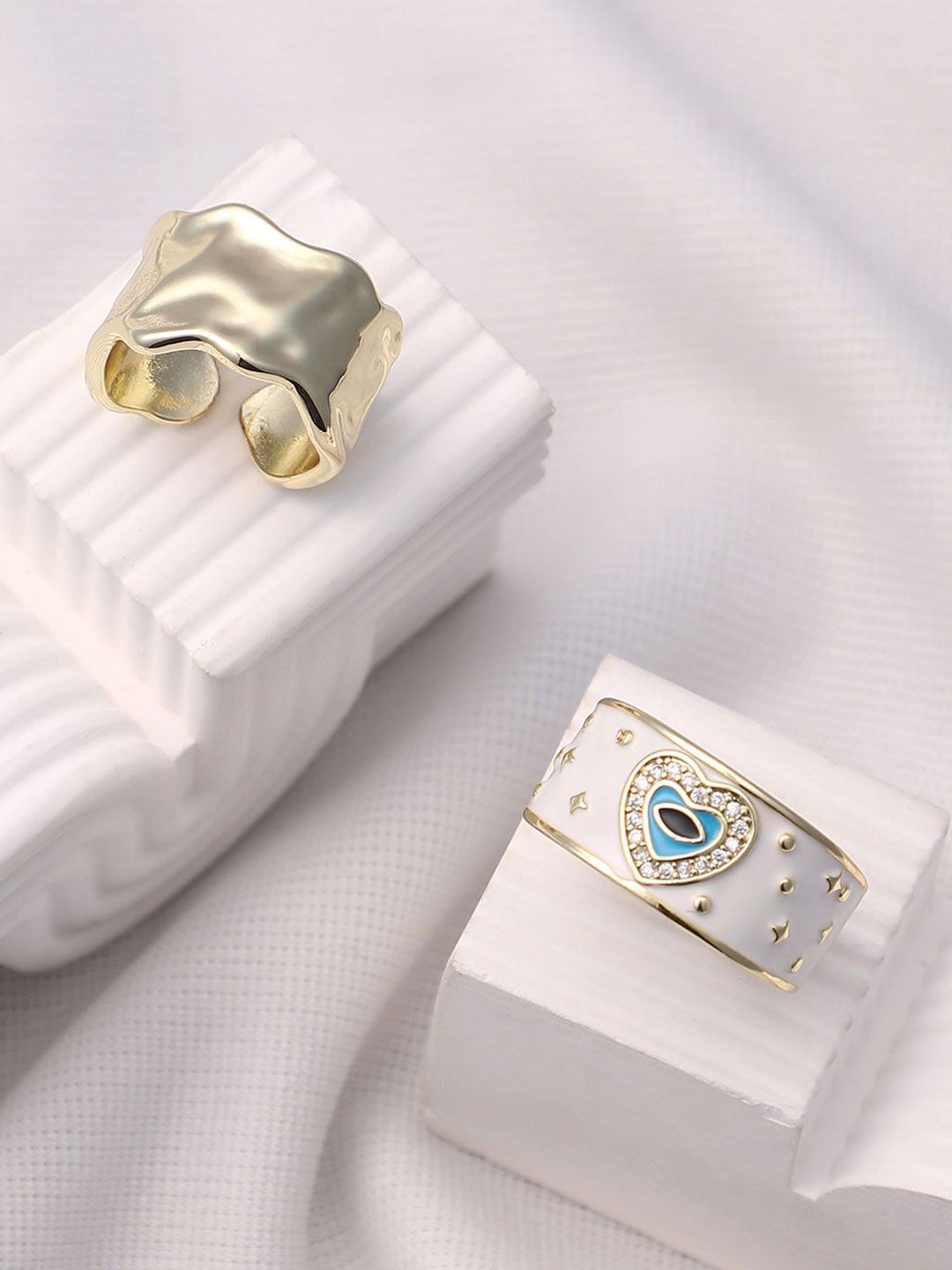 SOHI Set Of 2 California & Daisy White Gold-Plated Dented Pinky Finger Rings-image-17