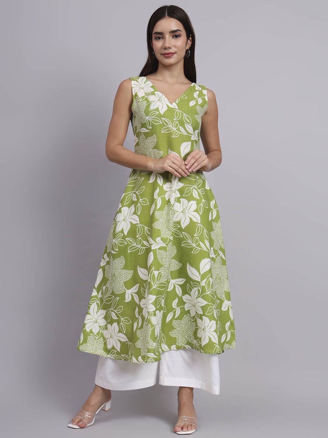 DHAKRE FASHION Women Floral Printed V-Neck A-Line Kurta with Palazzos