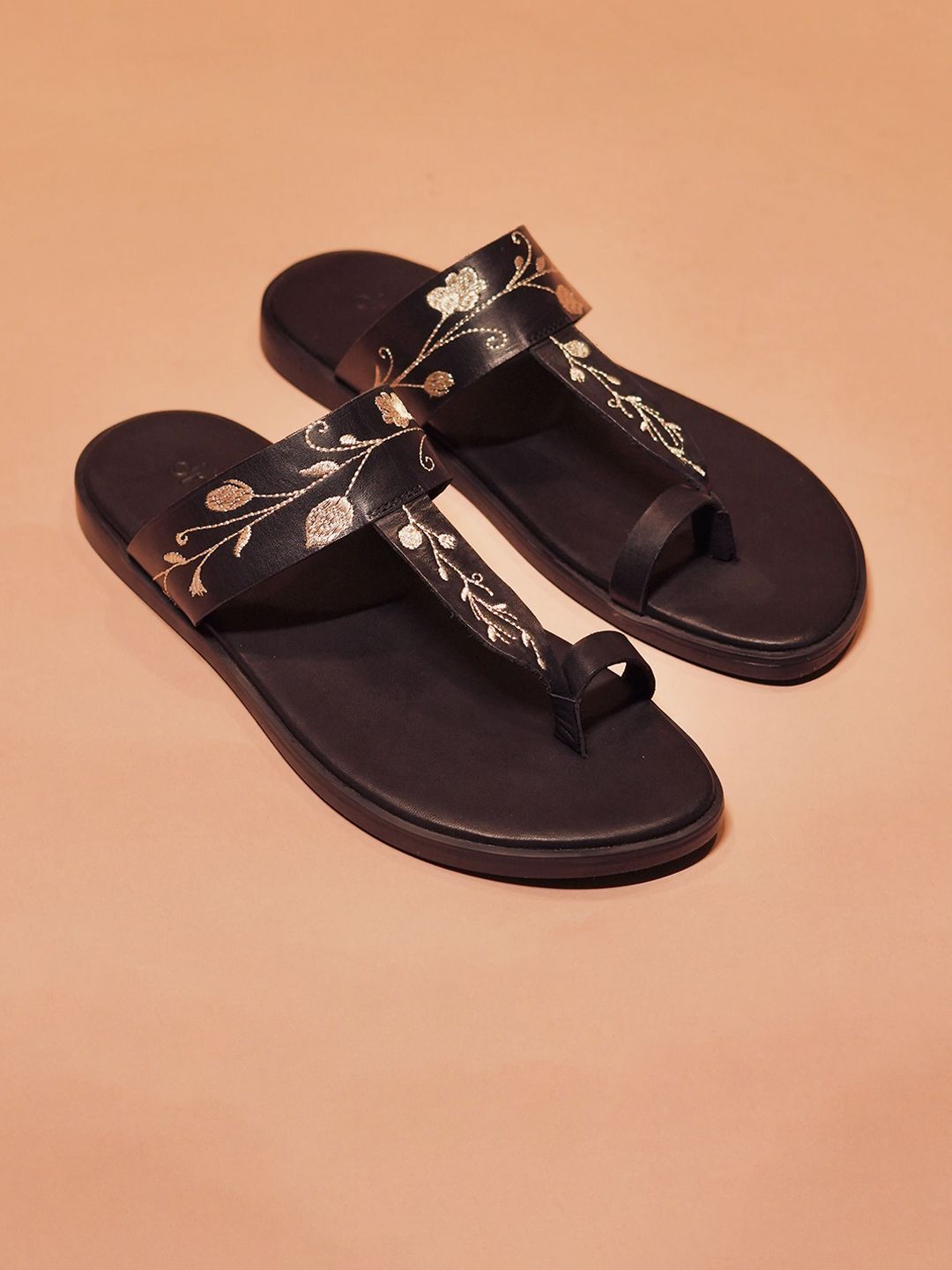 dmodot Women Ethnic Embellished T-Strap Flats-picture-53