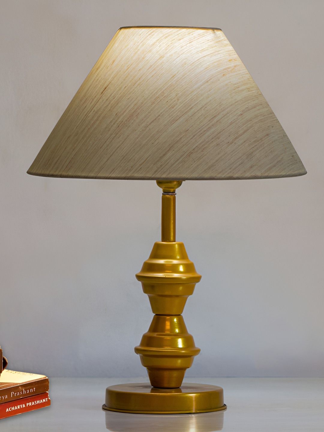 Decorcity Gold-Toned Metal Traditional Frusturical Shaped Table Lamp-picture-34