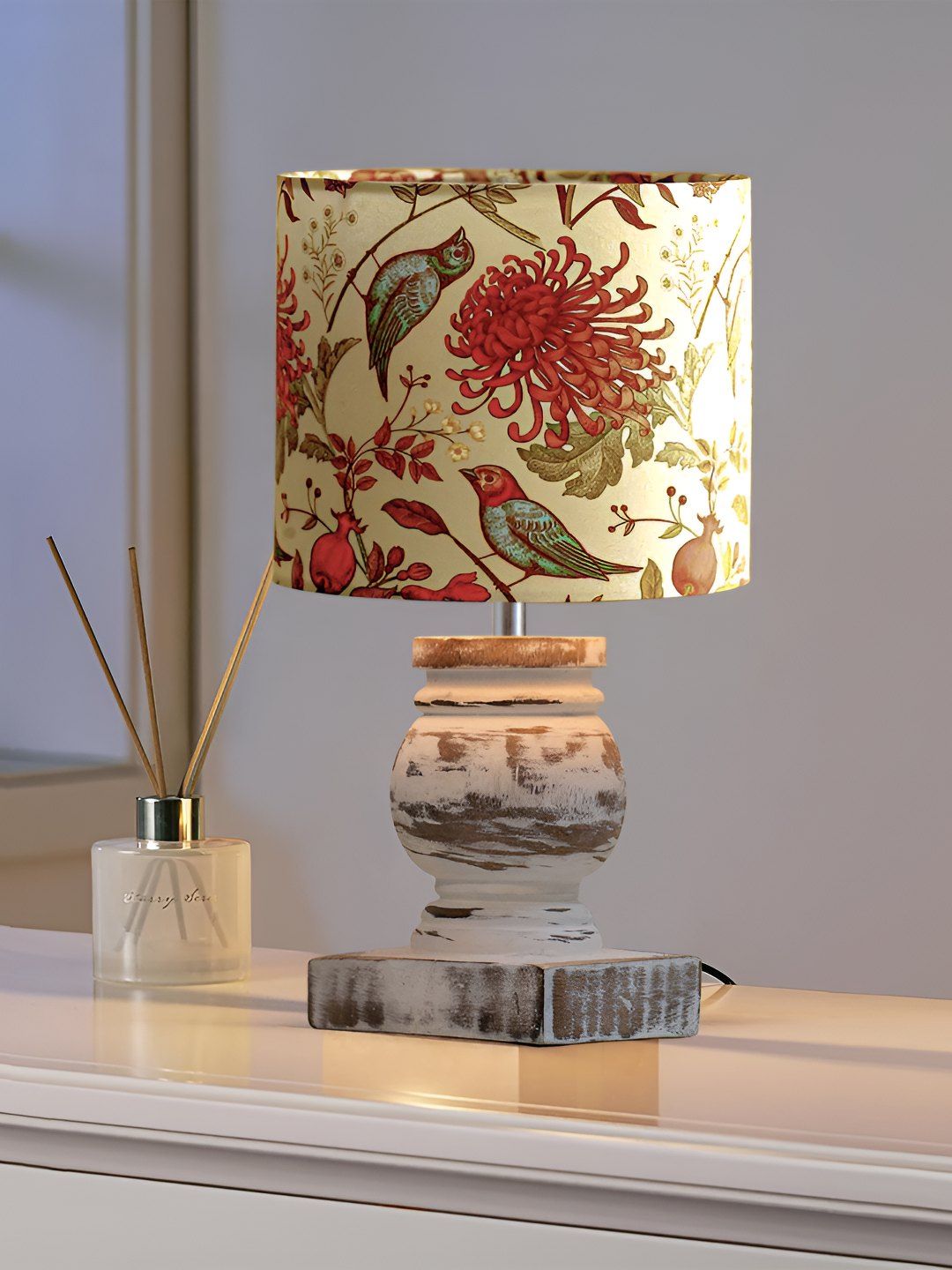 Decorcity White Wood Traditional Cylindrical Shaped Table Lamp-picture-48