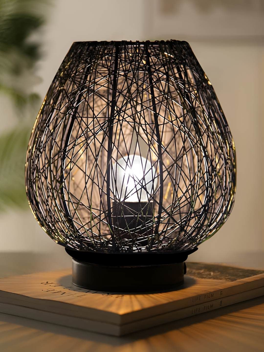 Decorcity Black Textured Metal Traditional Bell Shaped Table Lamp-picture-58