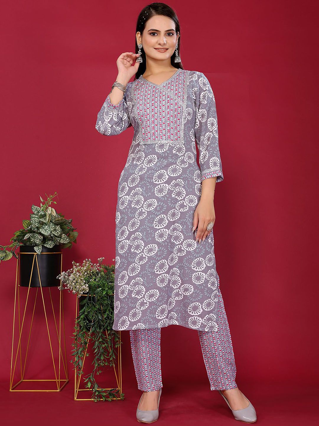 Rangita Ethnic Motifs Printed V-Neck Straight Kurta With Trousers-picture-25