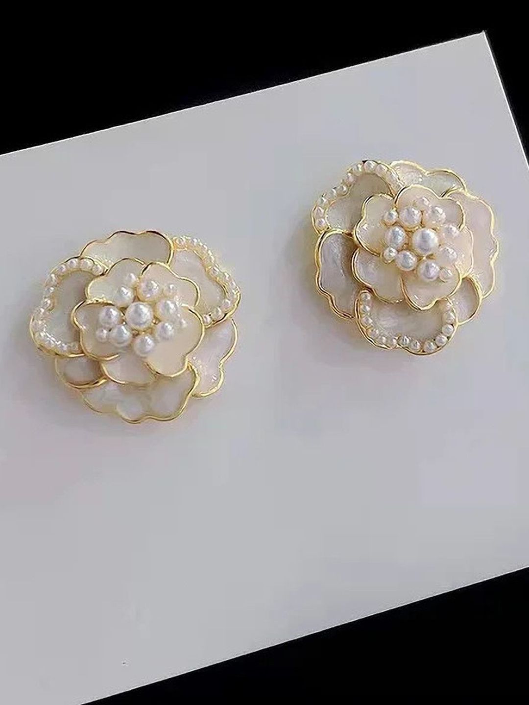 DressBerry Contemporary Studs Earrings-picture-35
