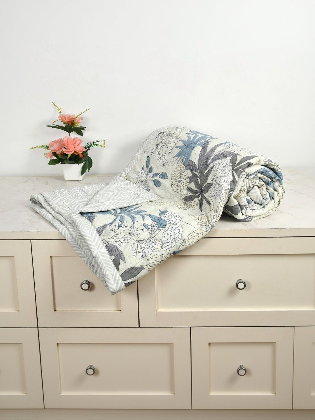 FURNOFY White & Cream-Coloured Floral Printed Reversible Ultrasonic Woollen Comforter-picture-11