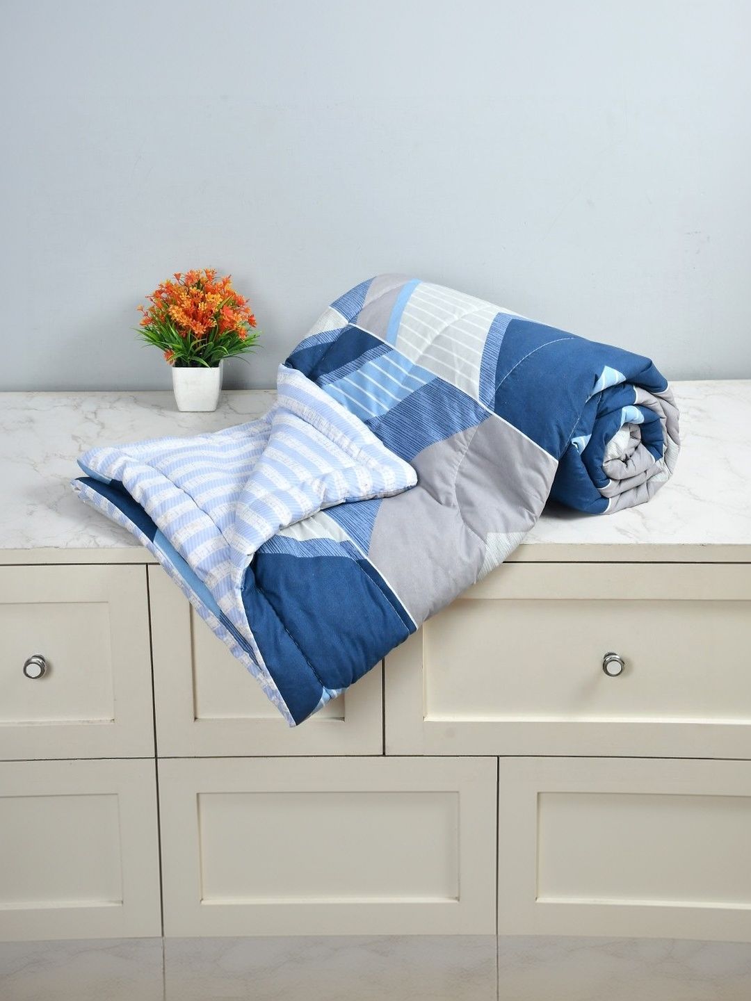 FURNOFY Geometric Printed Premium King Size Reversible Woollen Heavy Winter Comforter-image-23