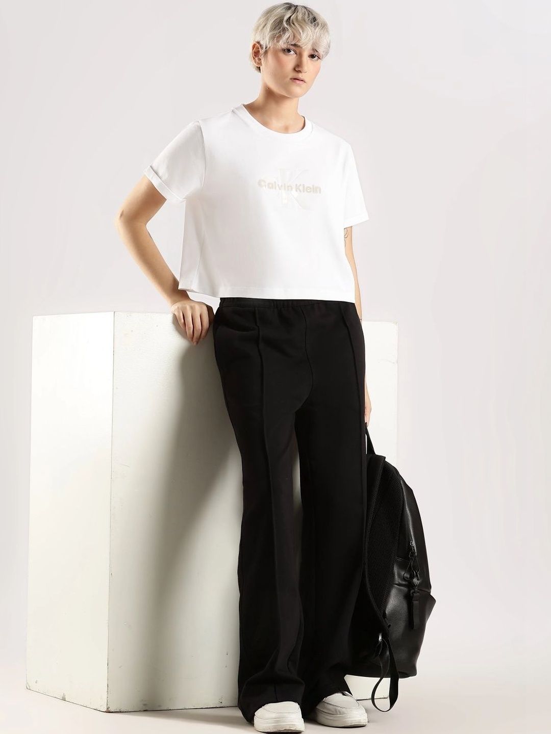 Calvin Klein Jeans Women Cotton Mid-Rise Regular Trousers-picture-22