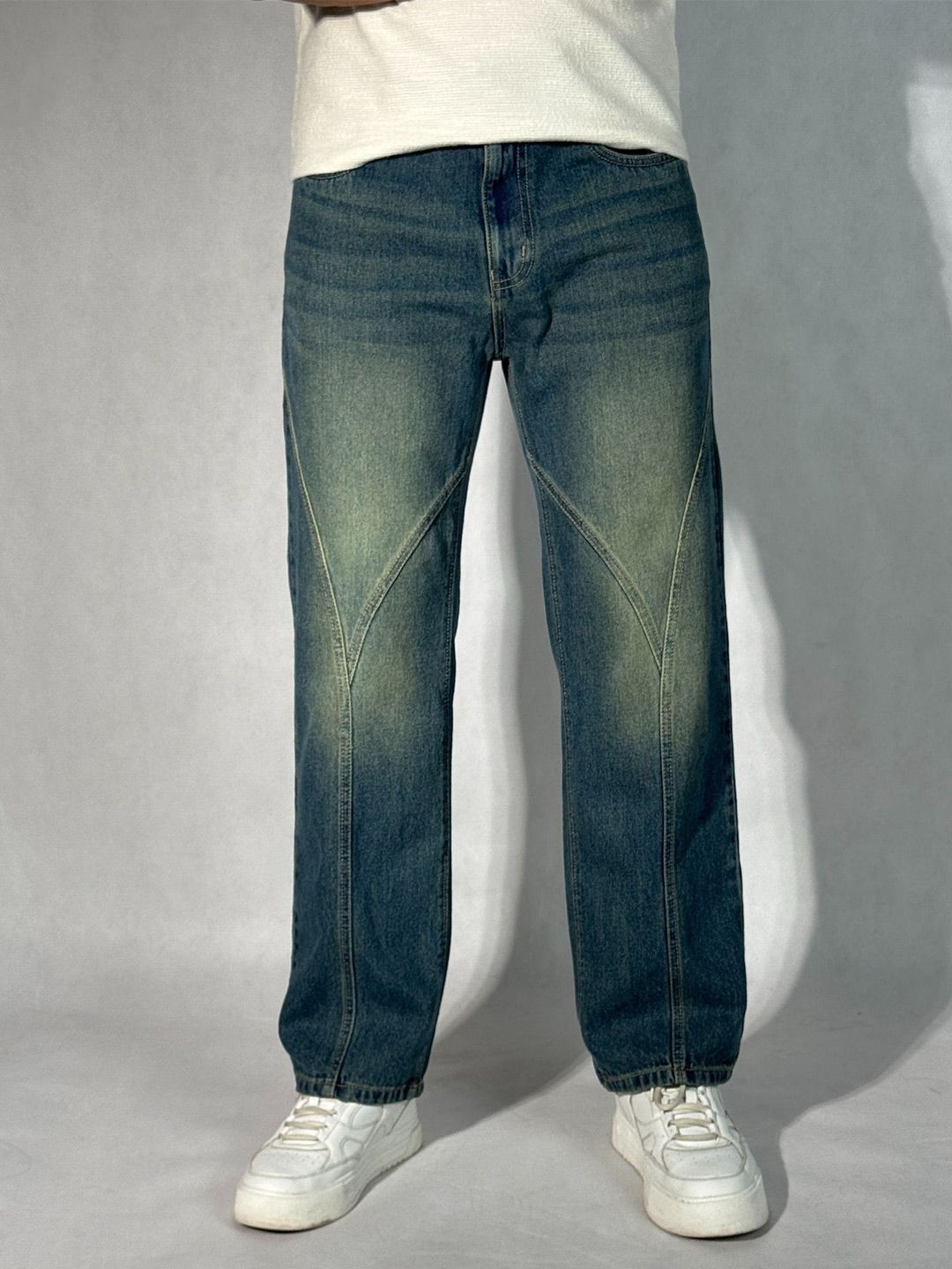 Off Duty India Men Straight Fit Mid-Rise Low Distress Light Fade Jeans-picture-26