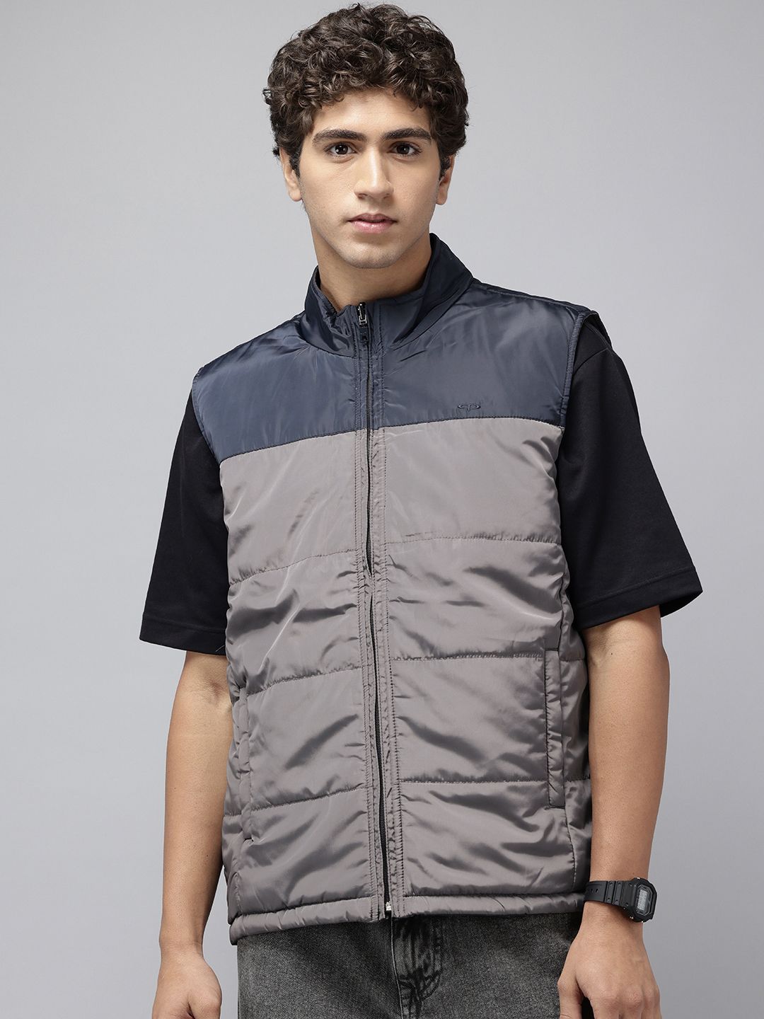 ColorPlus Colourblocked Stand Collar Reversible Gilet Jacket-picture-21