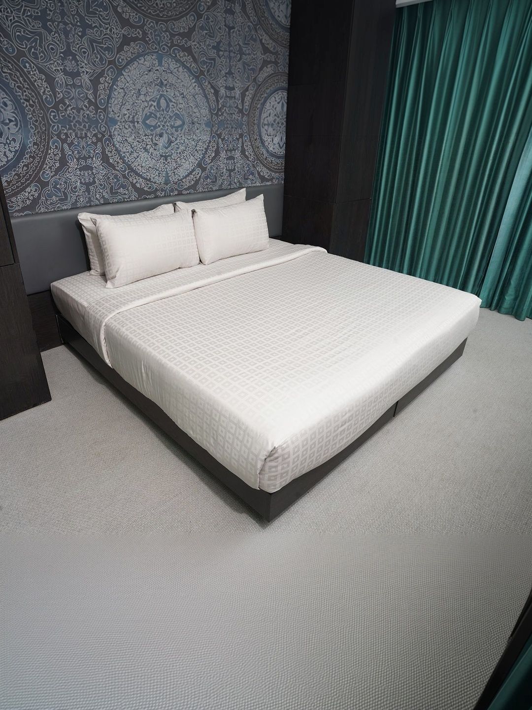 Oyvu Silver-Toned Checked Cotton 2 Piece Double King Superfine Bedding Set-image-4