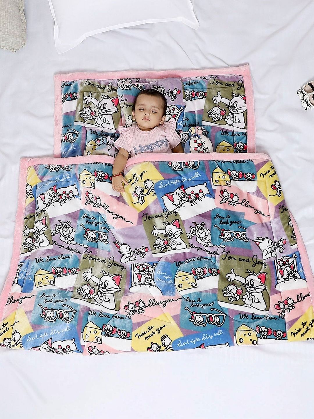 Monte Carlo Pink & Multicoloured Set of 5 Cartoon Characters Blanket-image-25