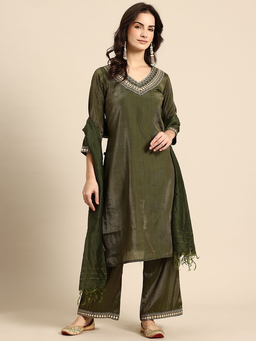 Sia Ab Pehnegi Duniya Striped Regular Thread Work Kurta With Trousers & Dupatta-picture-15