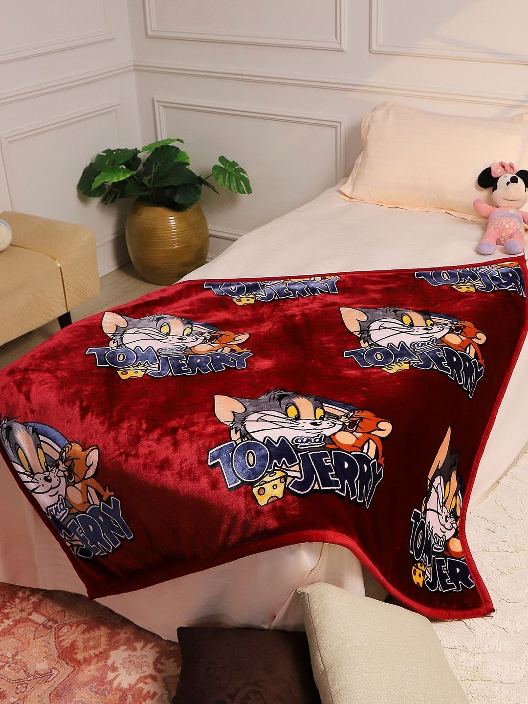 Monte Carlo Maroon & Red Cartoon Characters 600 GSM Blanket-picture-20