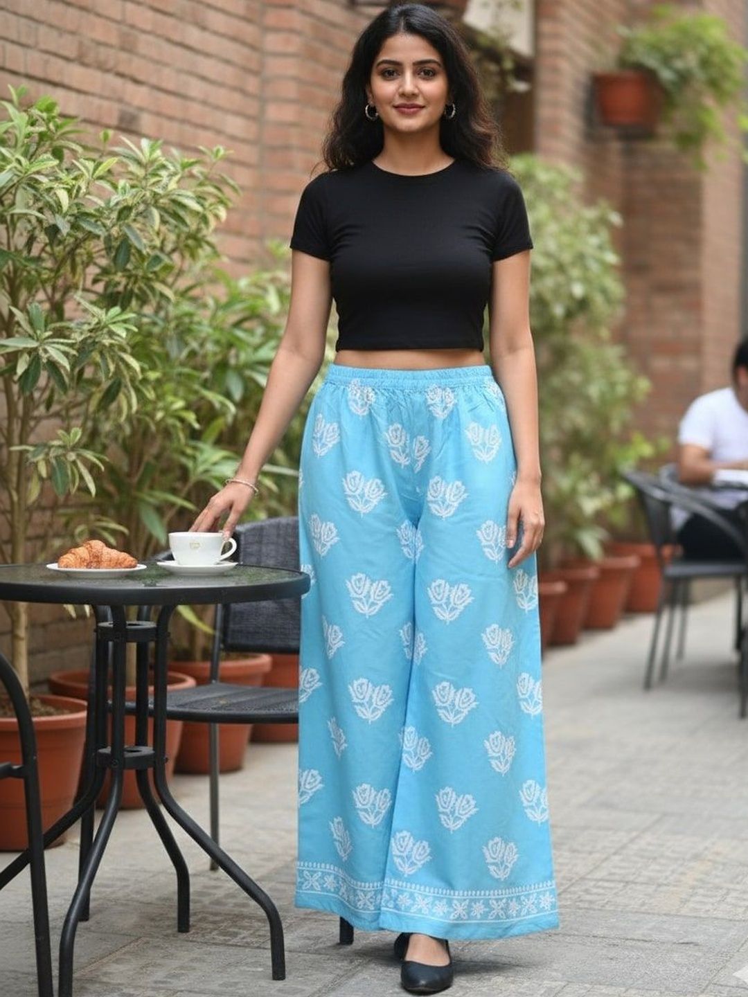 Vastralay Women Floral Printed Relaxed High-Rise Trousers-picture-23