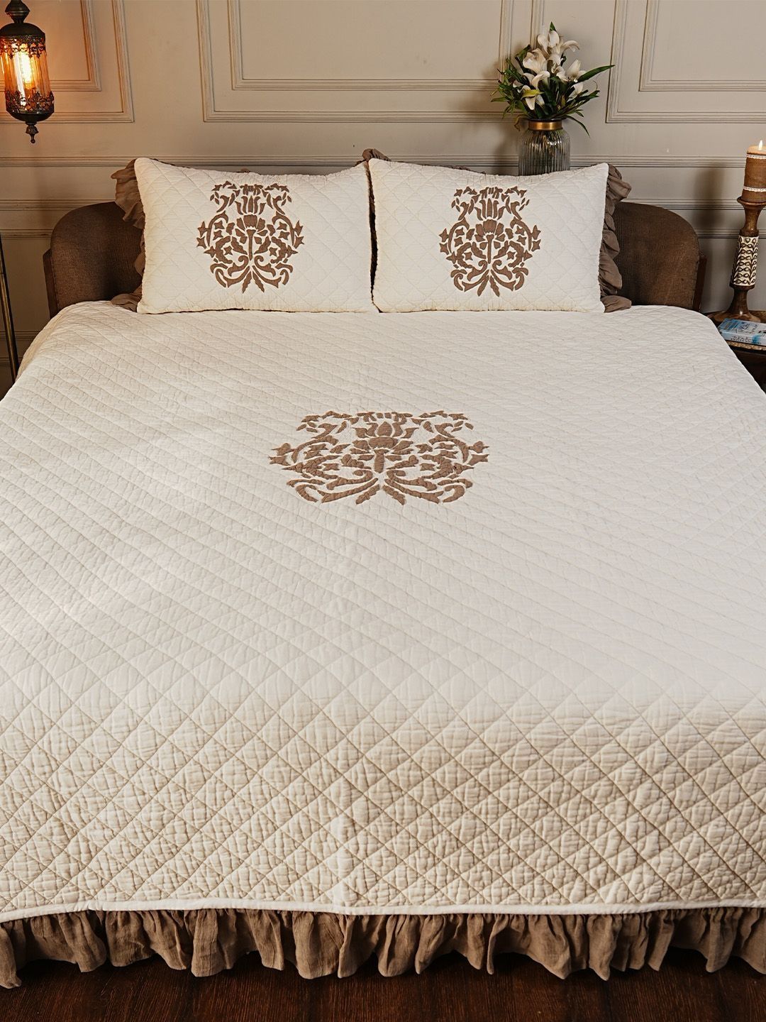 Ammorada Off White Ethnic Motifs King Bedsheet with 2 Pillow Covers-image-7