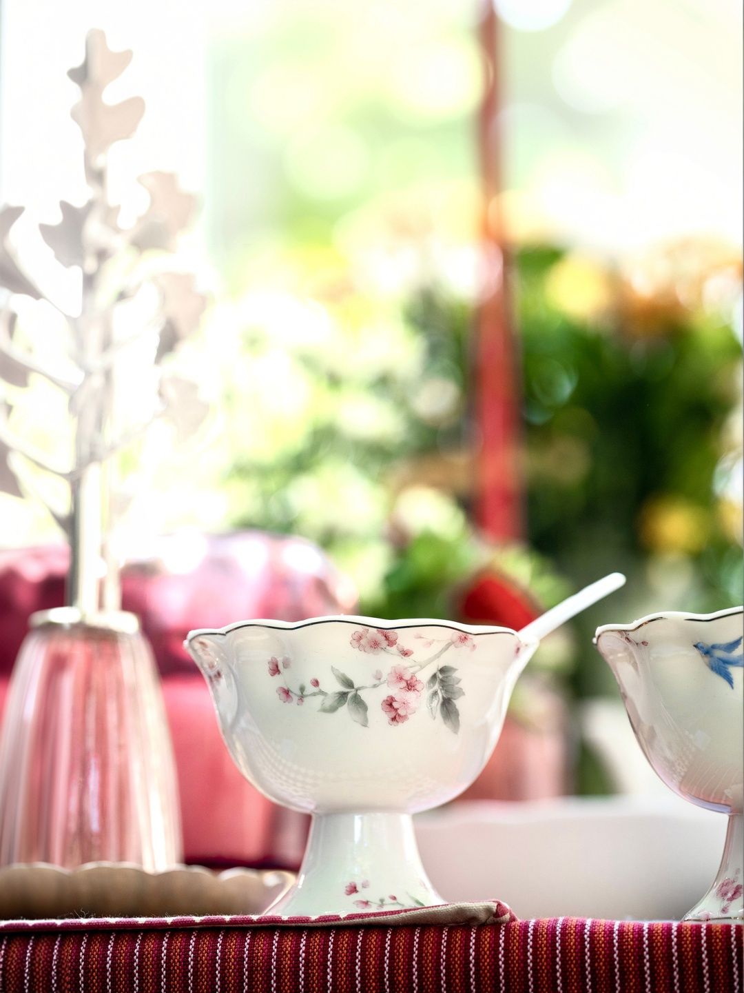 vigneto Pink & White Printed Porcelain Glossy Cups Set of Cups and Mugs-image-41