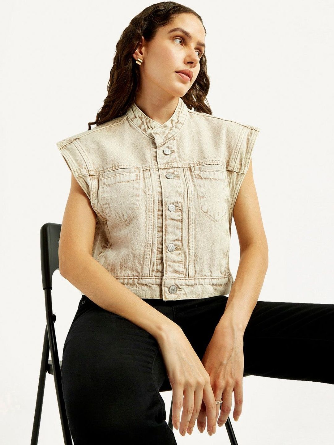 Levis Women's Solid Beige Denim Jacket