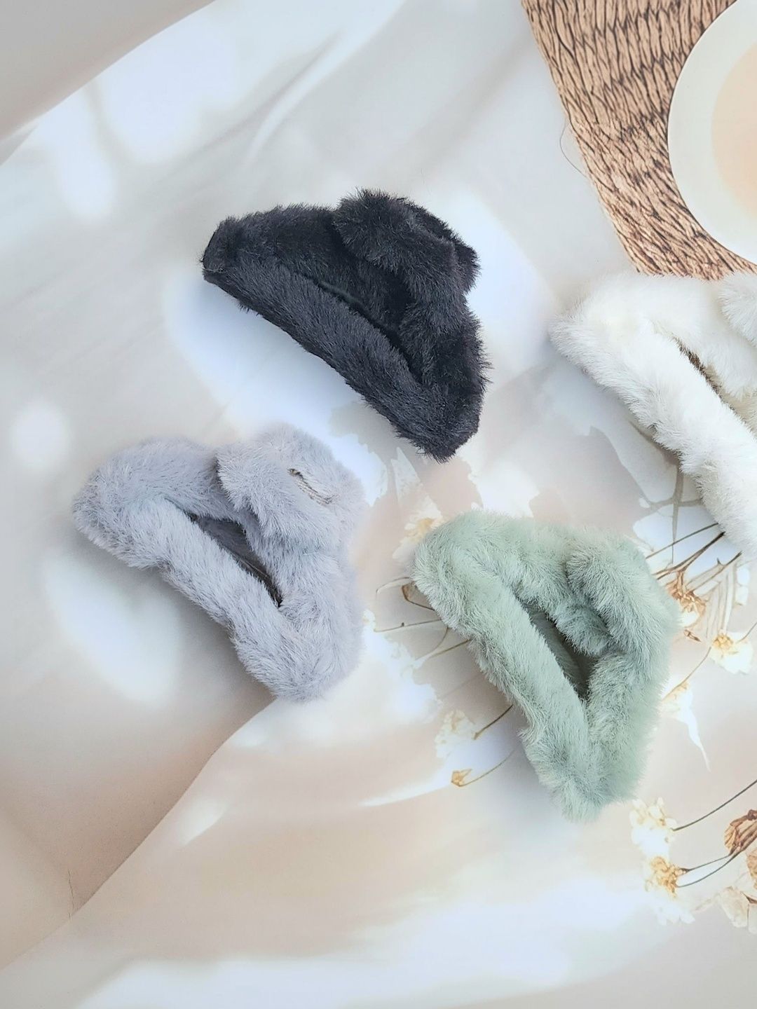 SZN Women Set of 4 Fur Claw Clip