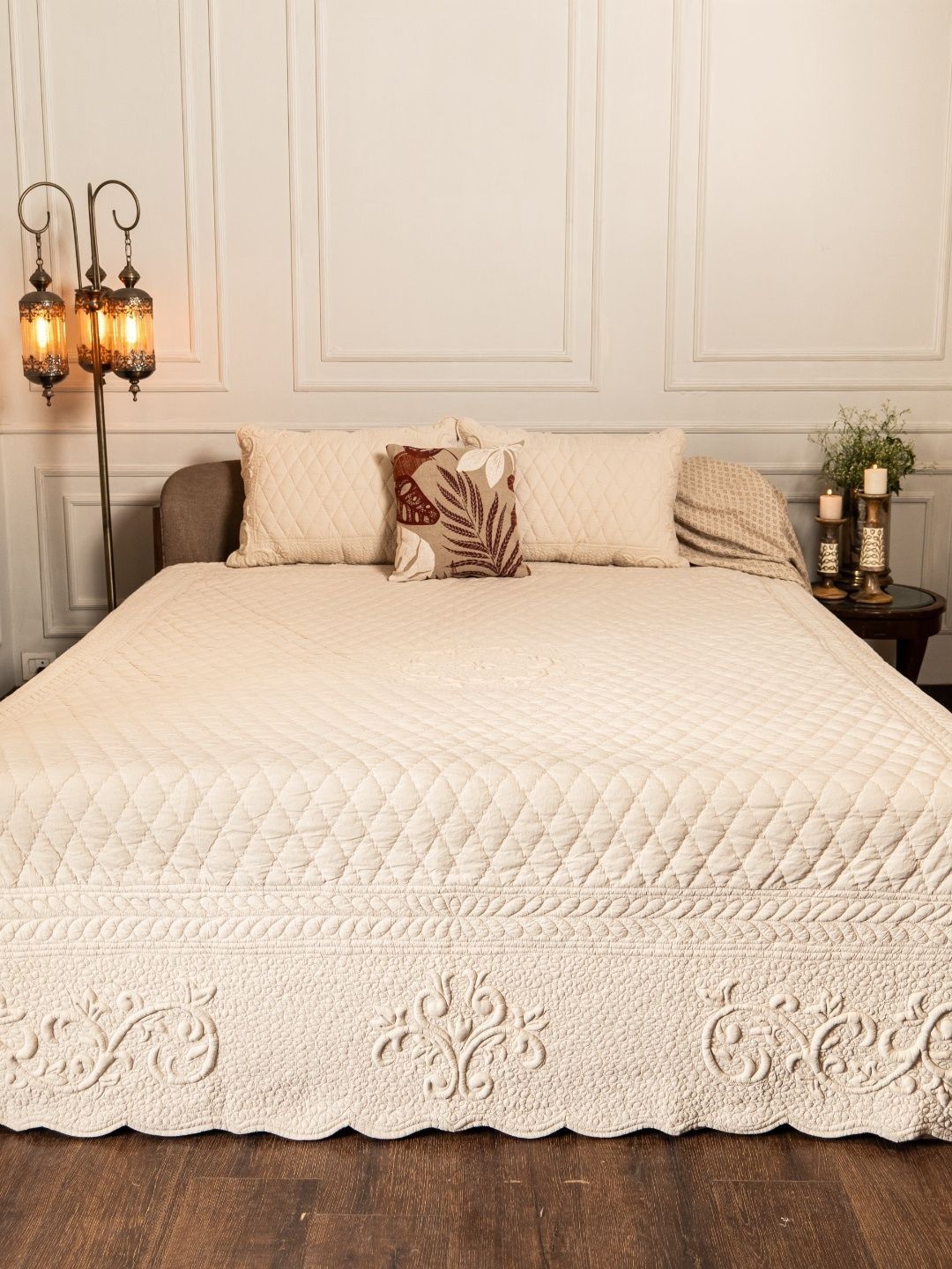 Ammorada Cream-Coloured King Bedsheet with 2 Pillow Covers-image-31