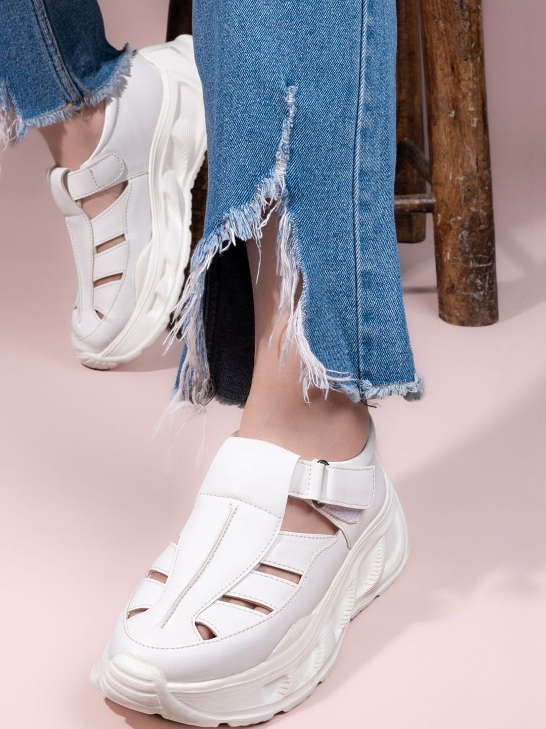 Roadster Women Round-Toe Sneakers-picture-36