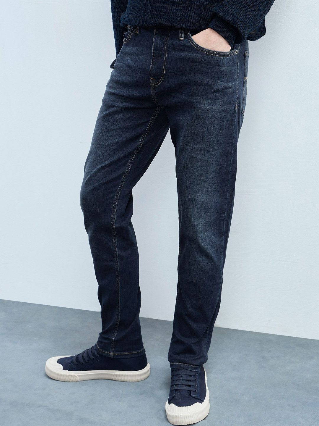 Flying Machine Men Tapered Fit Mid-Rise Light Fade Stretchable Jeans-picture-29