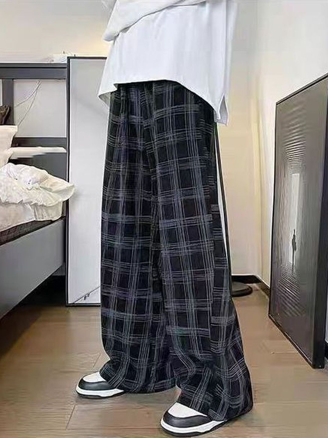 StyleCast x Revolte Men Checked Loose Fit Easy Wash Trousers-picture-47