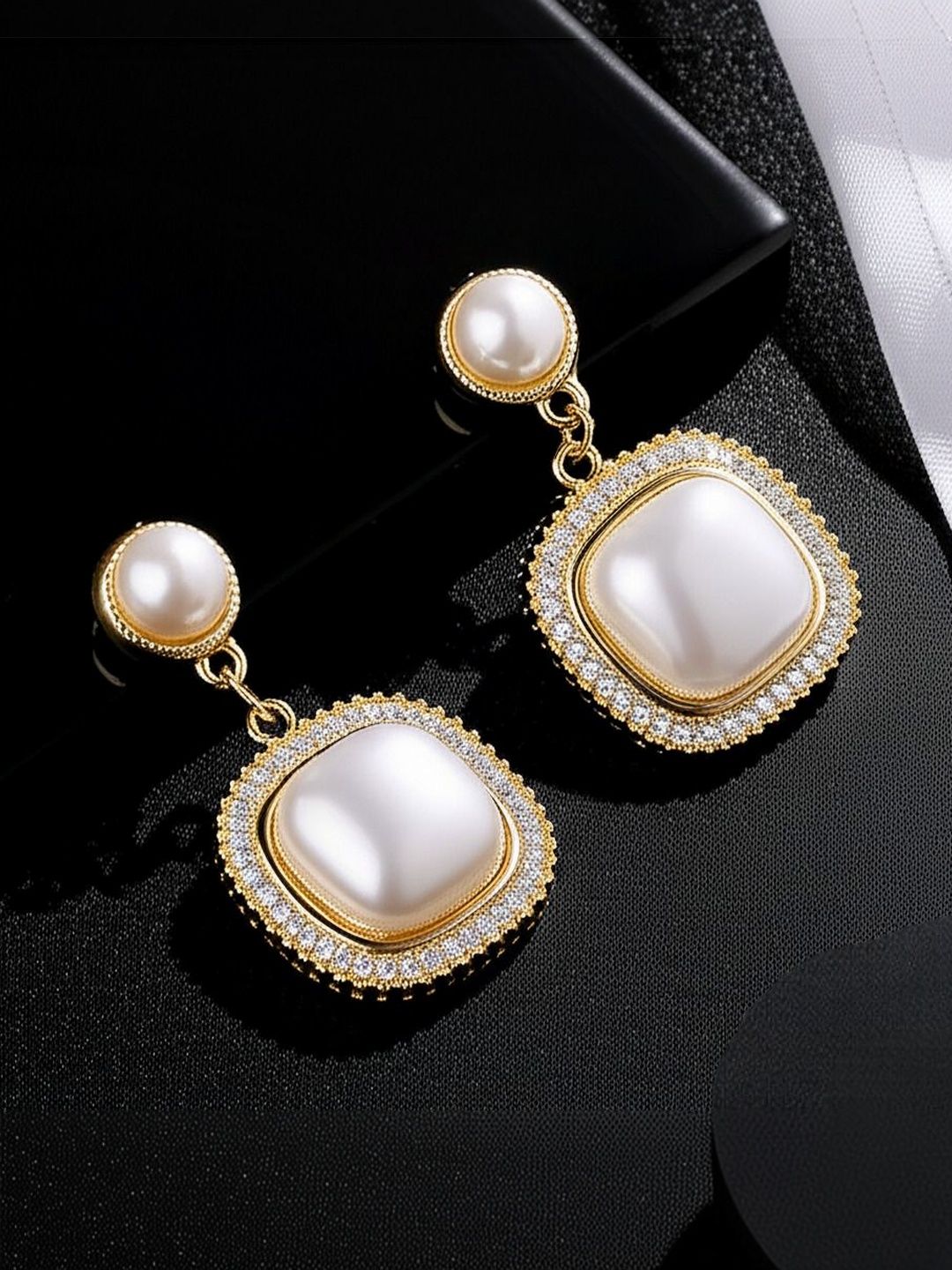 DressBerry Geometric Drop Earrings-picture-16