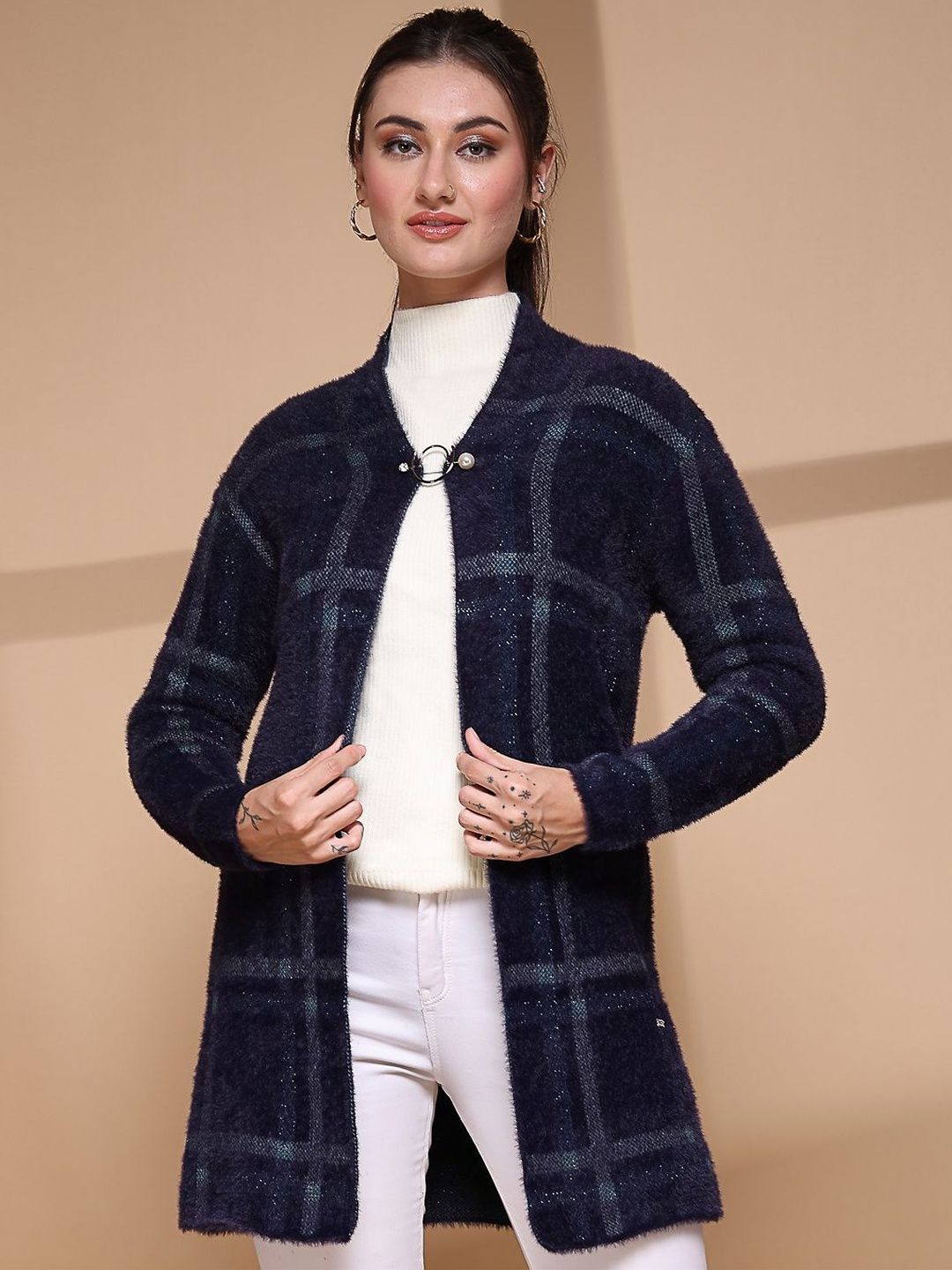 The Roadster Lifestyle Co Juelle Checked Woolen V-Neck Open Front Longline Shrug-picture-13