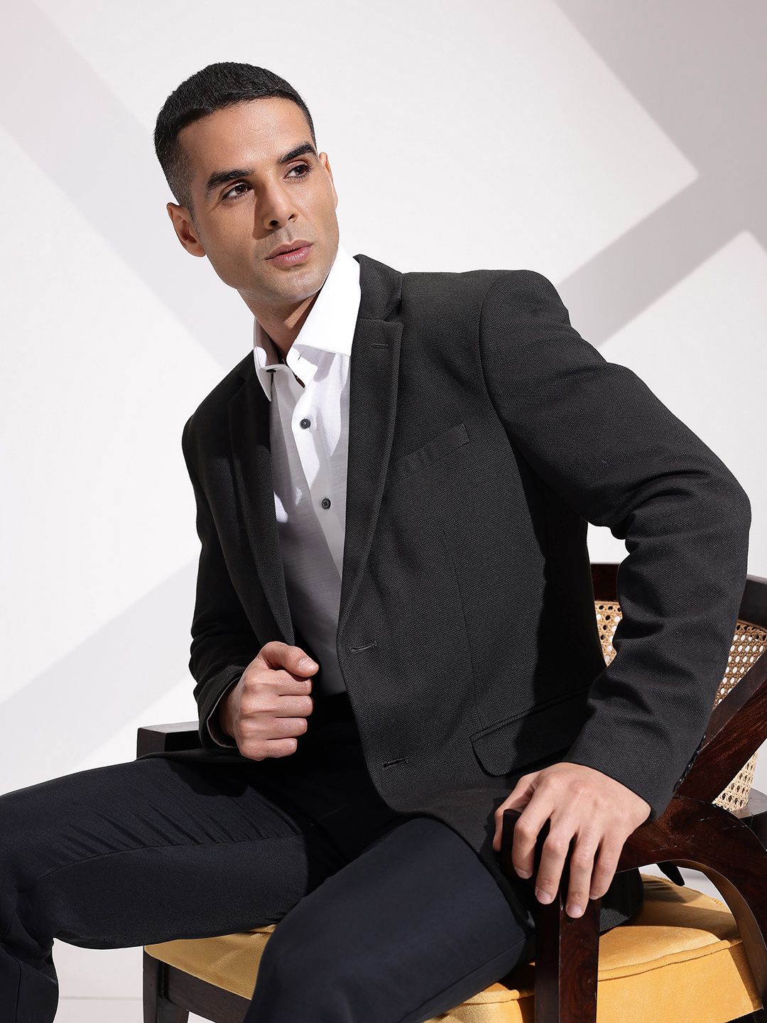 INVICTUS Slim Fit Textured Notched Lapel Collar Single-Breasted Formal Blazer-picture-47