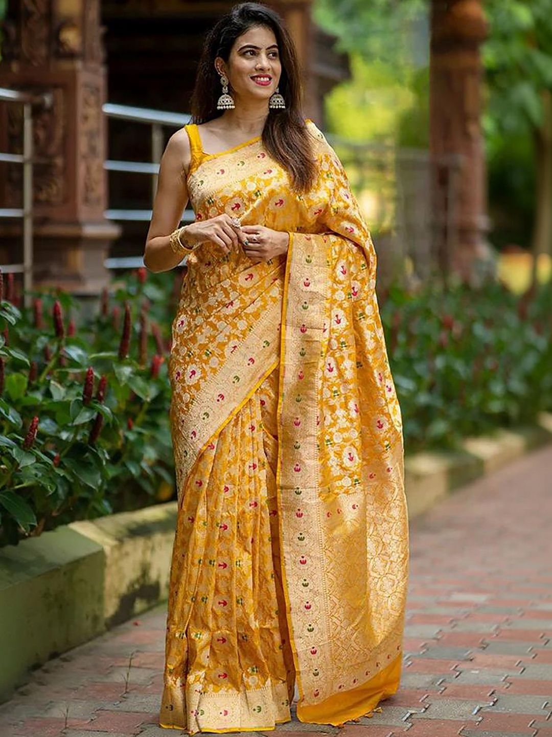 KALINI Floral Zari Silk Blend Handloom Banarasi Saree-picture-18