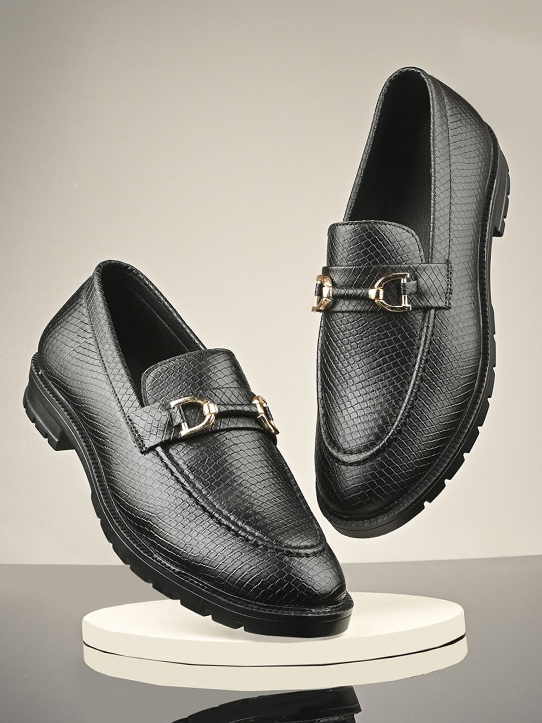 HERE&NOW Men Textured Round Toe Slip-On Loafers-image-21