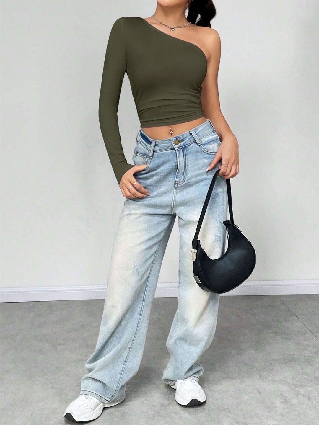 Stylecast X Slyck Solid Pattern One Shoulder Ruched Top view 4
