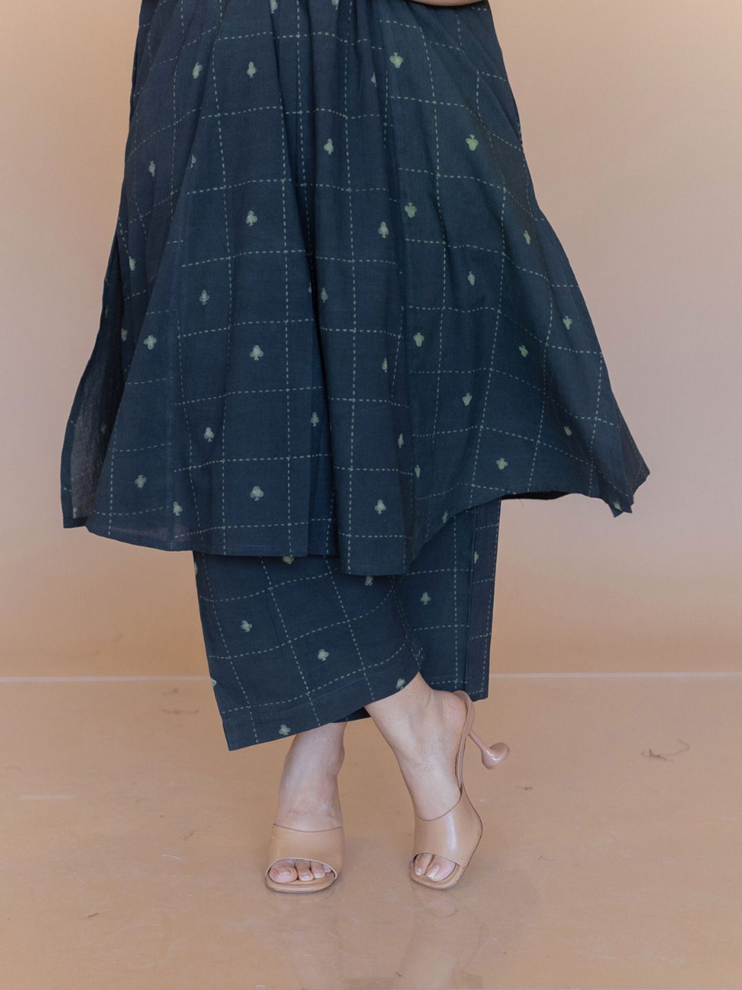 THE INDIAN ETHNIC CO Women Green Dabu Handblock Printed Cotton Straight Pant Salwar-picture-17