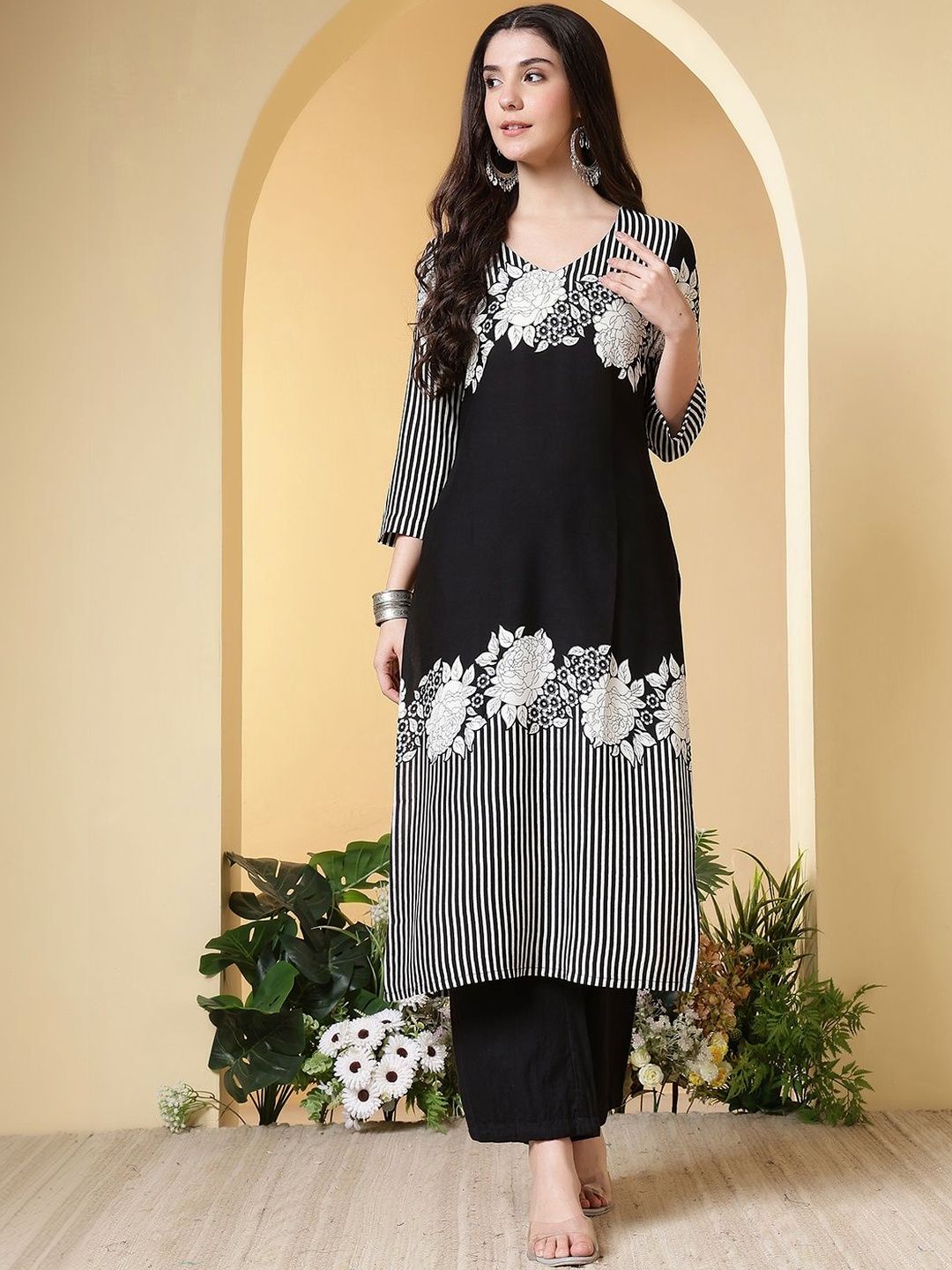 AMOUS Floral Printed V-Neck Kurti-picture-18